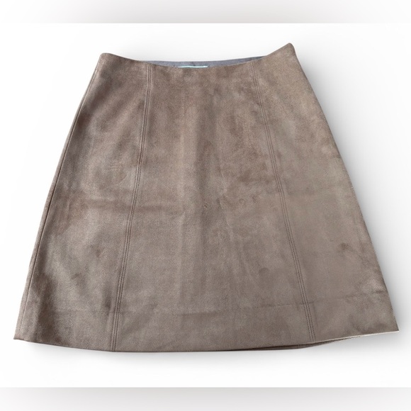 NEW, Babaton Aritzia, Faux Suede A-Line Mini Skirt Capsule Wardrobe, 2, Taupe - Picture 3 of 11